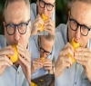 آسٹریلوی ہائی کمشنر کا آم کھانے کا ’دیسی اسٹائل‘ مقبول
