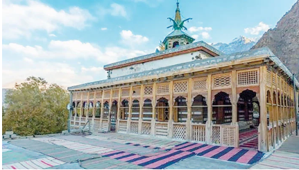 قراقرم کے پہاڑوں میں کئی غیرمعمولی تاریخی عمارتیں موجود ہیں