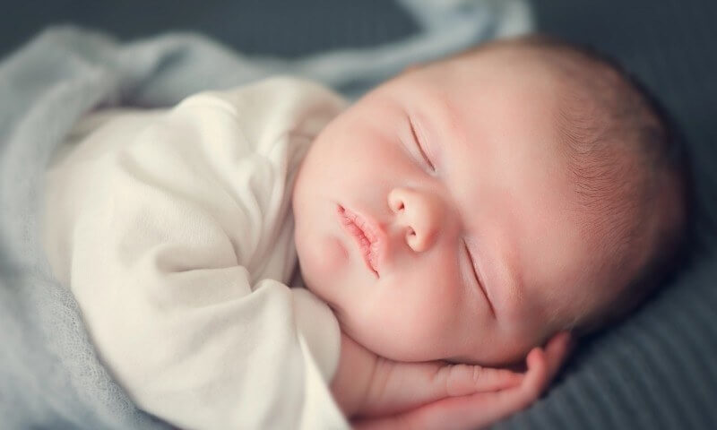 بچوں کی نیند: اہمیت، اثرات اور سونے کی عادات