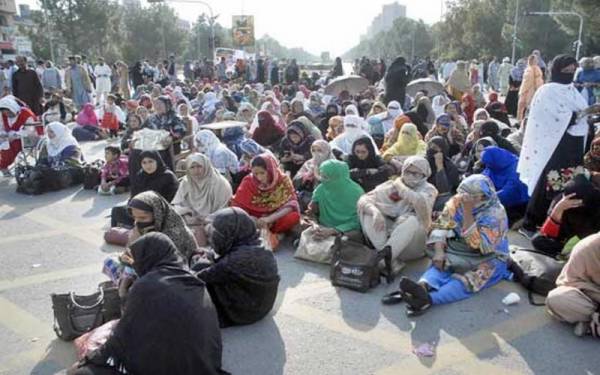 اسلام آباد:کنٹریکٹ اساتذہ کا دھرنا مذاکرات کے بعد ختم
