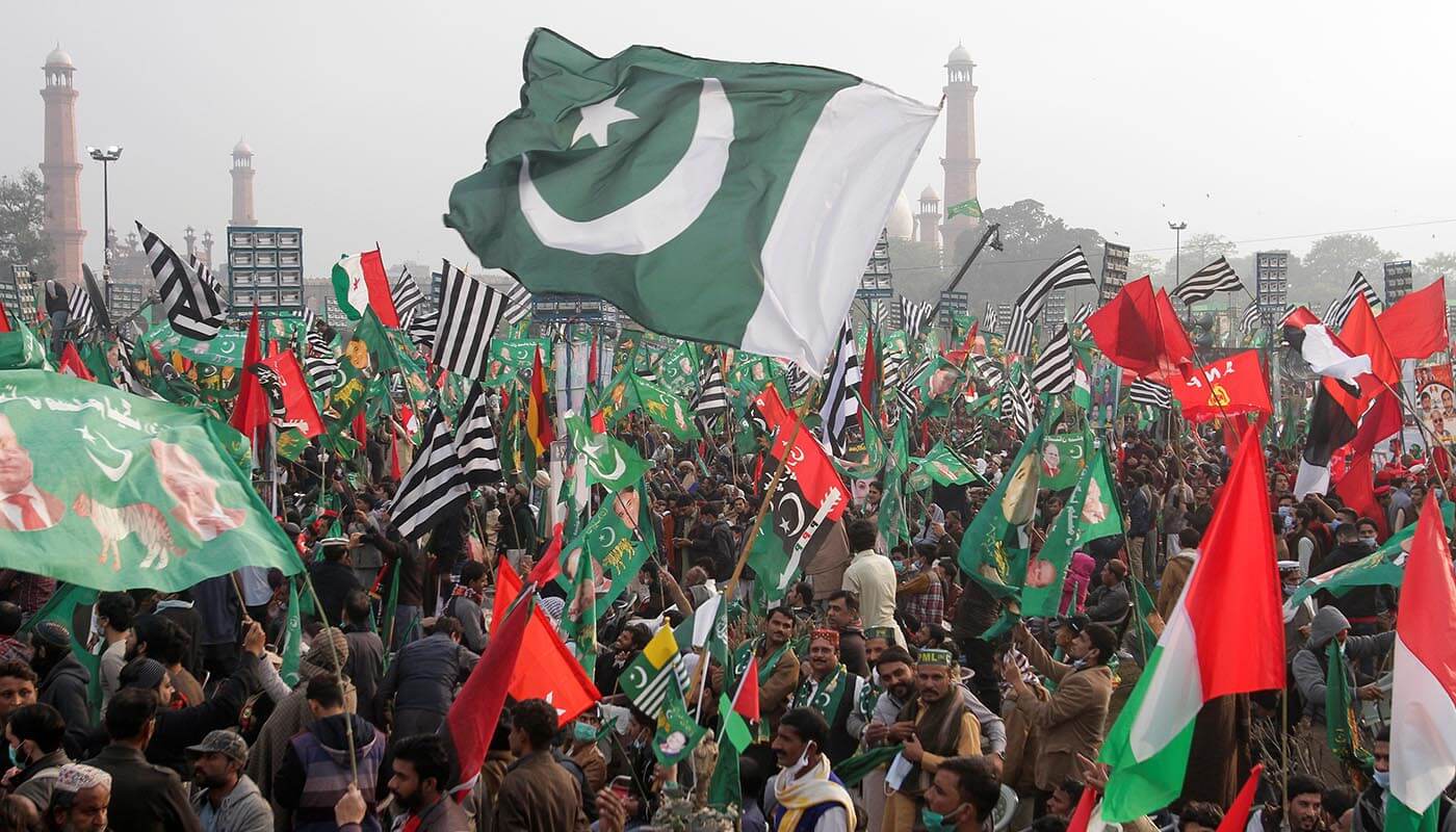 لاہور جلسہ کامیاب ہوا یا ناکام: مذاکرات کی ضروت کسے ہے؟