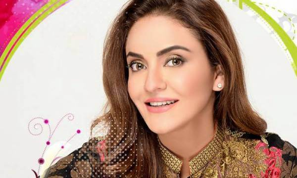 معروف اداکارہ اور ٹی وی میزبان نادیہ خان کی تیسری منگنی ، ہونیوالا دولہا کون ہے؟