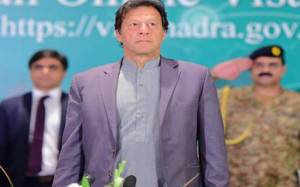 وزیراعظم عمران خان نے یونیورسٹی آف حافظ آباد کا سنگ بنیاد رکھ دیاہے اور اس وقت وہ جلسہ گاہ میں موجود ہیں