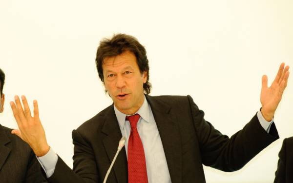 وزیراعظم عمران خان نے کورونا کی صورتحال پر قوم کو اعتماد میں لینے کافیصلہ کیاہے