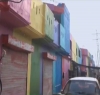 لاہور کے گاﺅں میں حکومت نے زبردستی لوگوں کے گھروں کی دیواروں پر رنگ کردیا، لوگوں کے آنسو نکل آئے