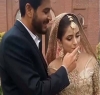 شادی کے فوٹو شوٹ کے دوران دلہن کو سگریٹ پلانے والا پاکستانی دولہا،ویڈیو سامنے آنے پر سوشل میڈ یا صارفین کی شدید تنقید