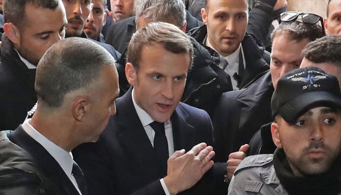 فرانسیسی صدر مقبوضہ بیت المقدس کے گرجا گھر میں اسرائیلی فورسز کو دیکھ کر برہم