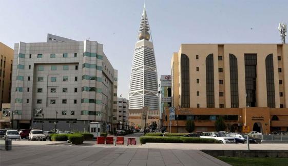 سعودی عرب: سرکاری و نجی اداروں میں اتوار سے کام کی اجازت