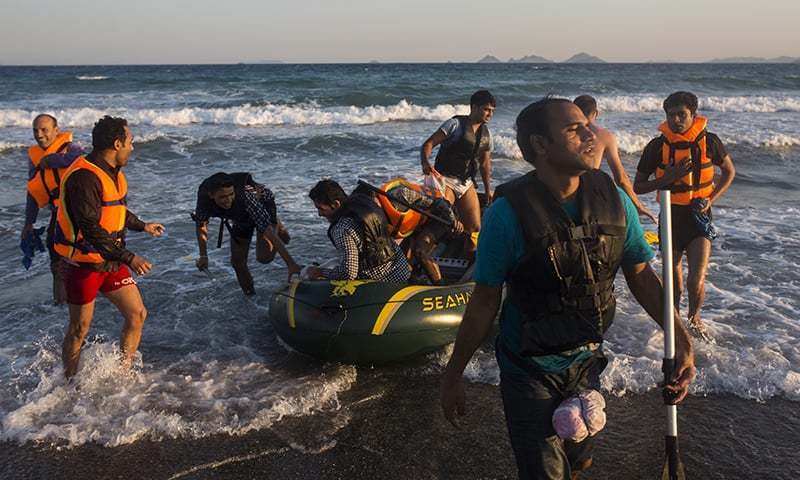 لیبیا: کوسٹ گارڈز نے سینکڑوں مہاجرین کو گرفتار کرلیا