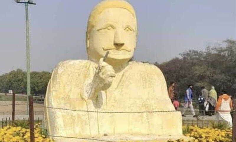 علامہ اقبال کا مجسمہ